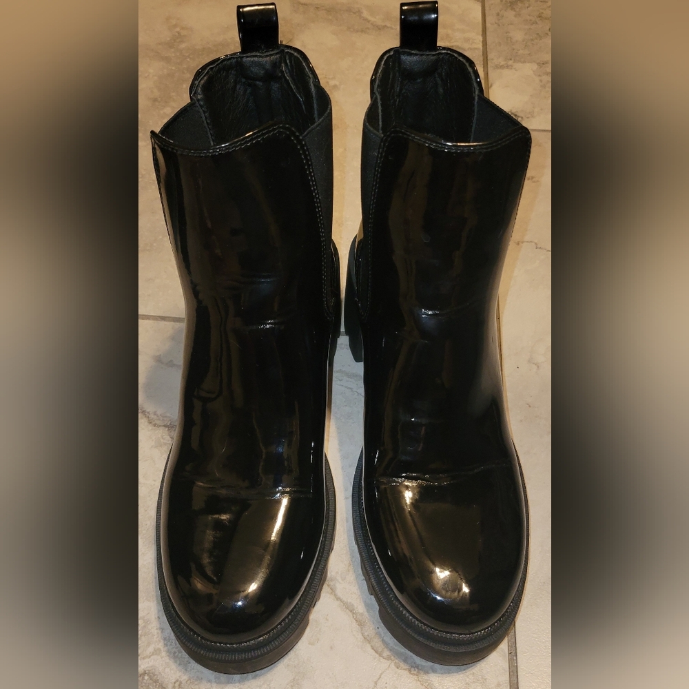 JustFab‎ Roonie Black Faux Patent Leather Chelsea Boot Sz 7